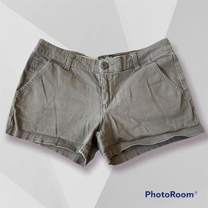 🌺 3/$15 BeBop gray chino shorts